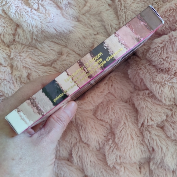 Tartelette 🌹In Bloom🌹 Eyeshadow Palette - Picture 2 of 4
